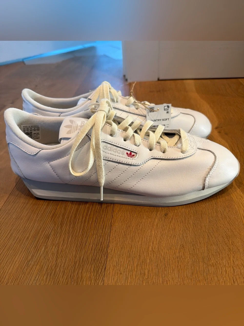 adidas Men’s Country Soft White Leather Sneakers lace up size 12. NWT $110